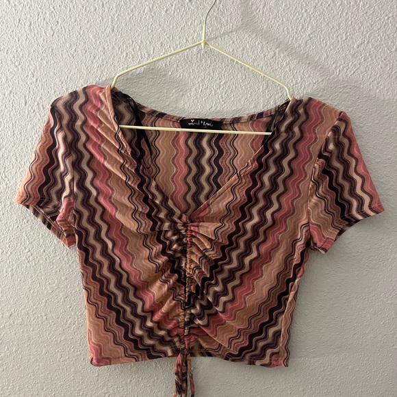 PinkVanilla Zigzag Ruched Crop Top - Picture 1 of 3